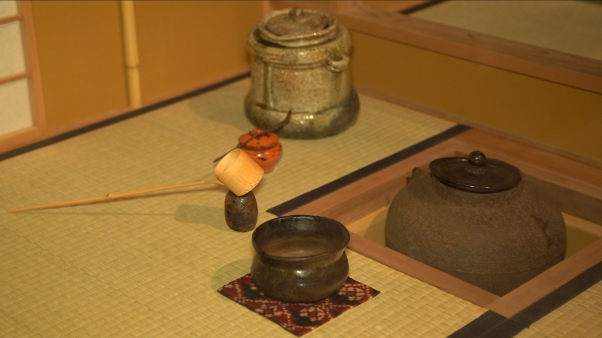 Japanese tea utensils on display at the Metropolitan Museum of Art in New York, August 2019. (Shenghua Song/NTD)