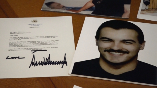 Agnes Gibboney shows a letter from President Trump giving her support, on Aug. 7, 2019. (Annie Wang/NTD)