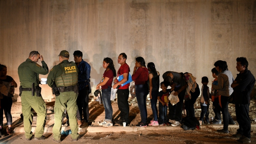Mexico Announces 56 Percent Drop in Illegal Immigrants Arriving at US Border After Crackdown