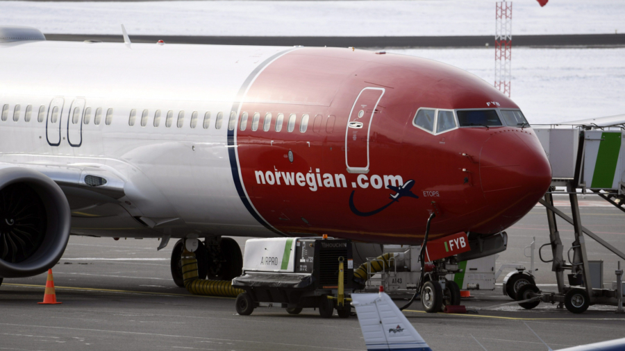 Norwegian Plane Damaged on Pushback From London’s Gatwick Airport