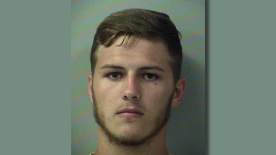 Sheriff: Florida Man Dumps Dirt on Girlfriend With Tractor