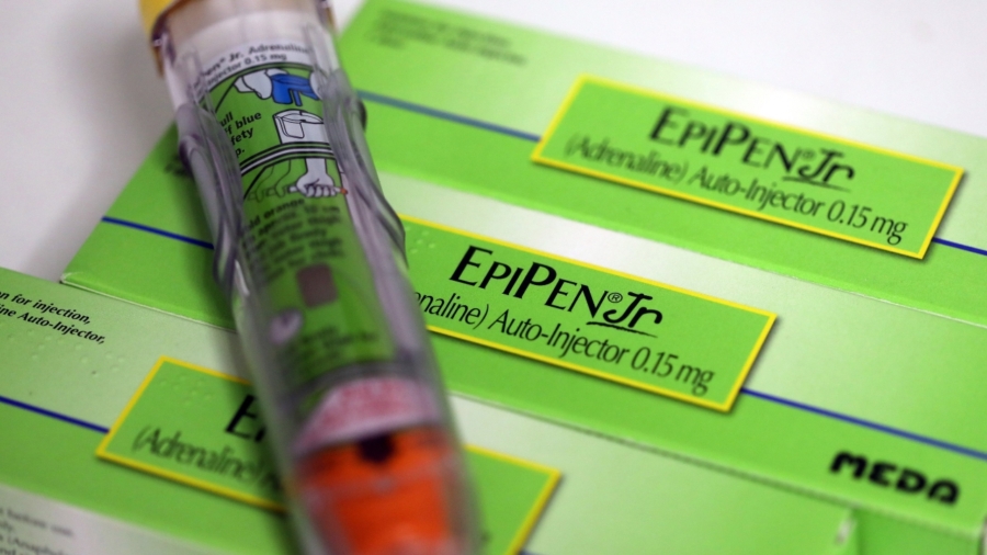 Illinois Just Became the First State to Require Insurance Companies to Cover EpiPen Injectors for Kids