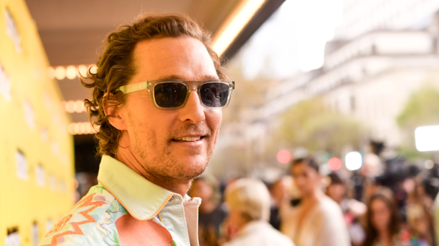 Matthew McConaughey Helps Prepare Meals for Firefighters in California