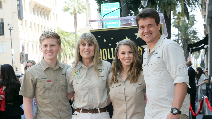 Bindi Irwin Writes a Touching Note to Her Dad About Her Upcoming Wedding