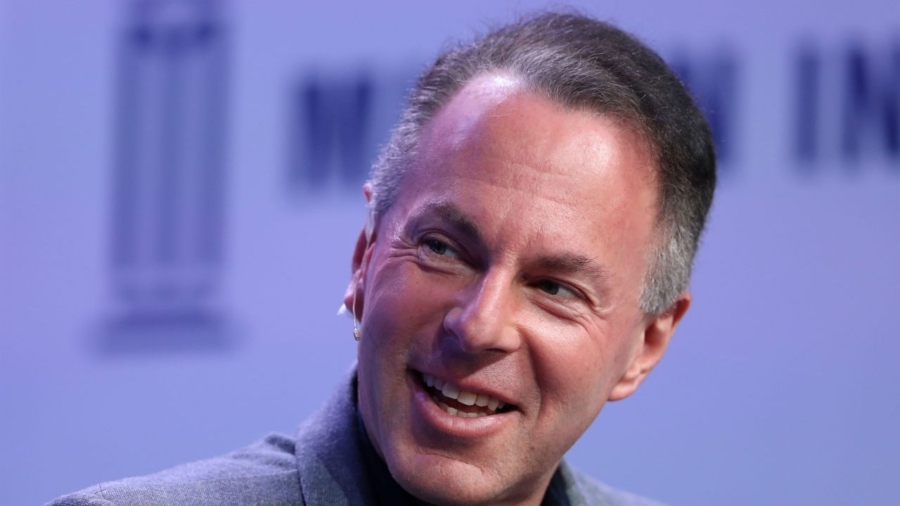 EBay CEO Clashes With Board, Steps Down