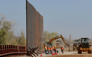 Year’s End Should See More Than 100 Miles of Border Wall Completed