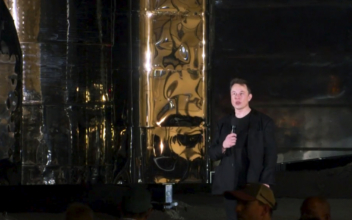 Musk Unveils SpaceX Rocket Designed to Get to Mars and Back