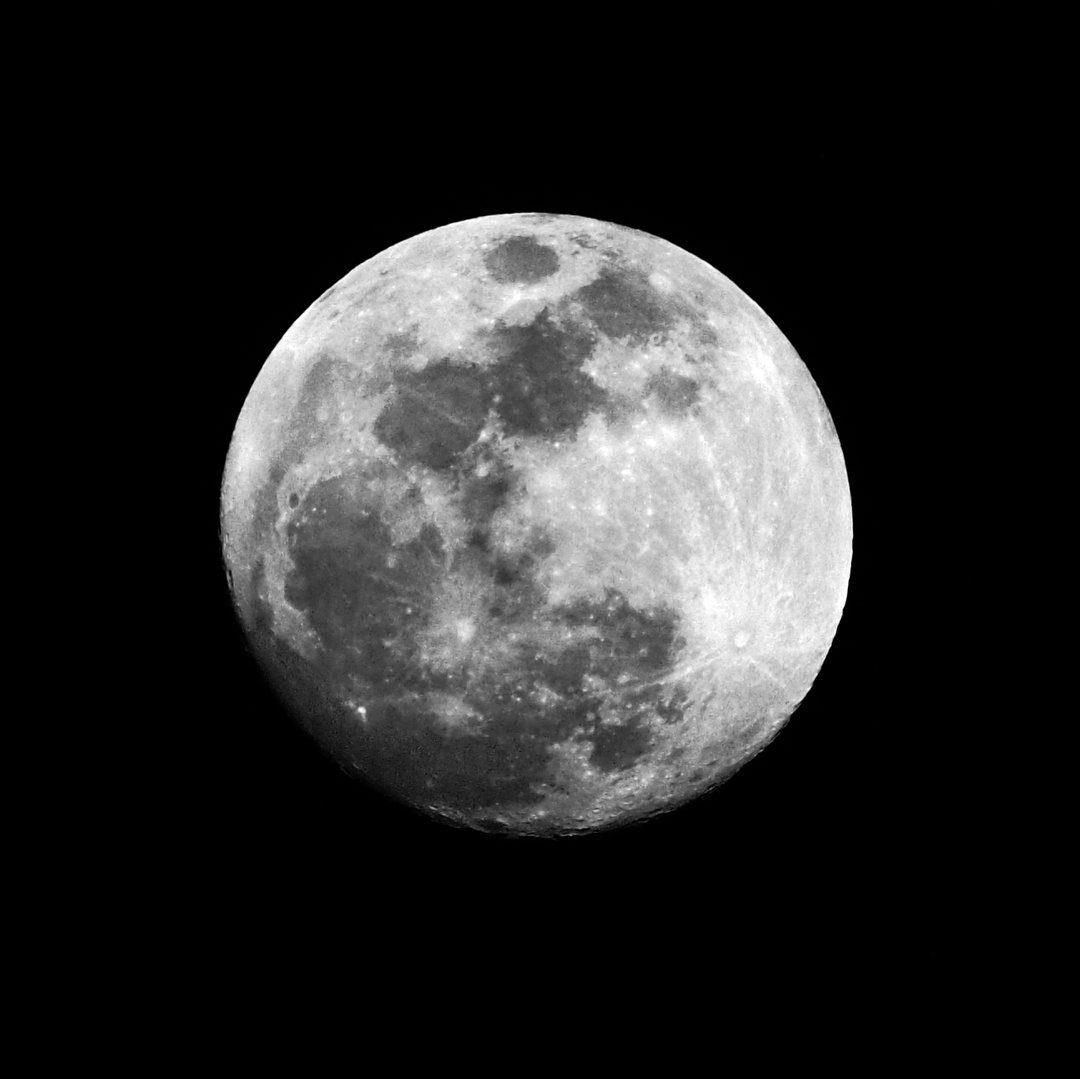 Stunning image of the moon shining over Kobe, Japan. (Courtesy of Dennis Doucet/CNN iReport)