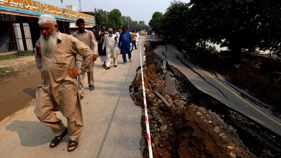 Death Toll Rises to 37 in Pakistan Earthquake, as Families Bury Loved Ones