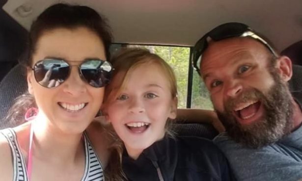 Nine-year-old Shaylyn Bergeson (C), together with her mother, Jesi Bergeson (L) and father, Kurt Bergeson. (MEDICAL EXPENSES FOR SHAYLYN BERGESON via GoFundMe)