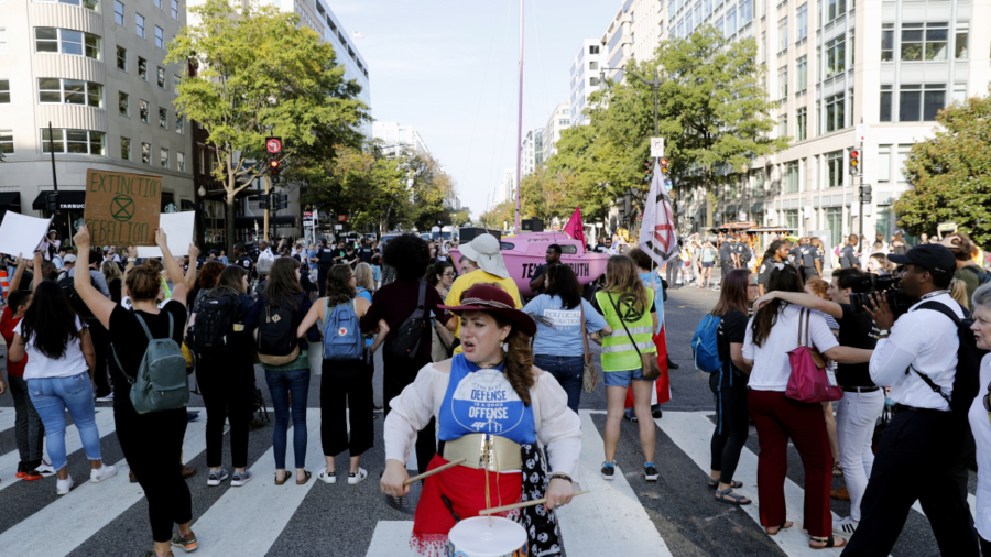 32 Climate Protesters Arrested for Blocking Traffic in Washington D.C.