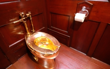 Solid Gold Toilet Stolen From Blenheim Palace, Birthplace of Winston Churchill