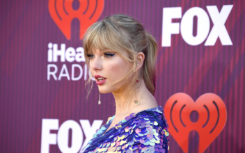 Taylor Swift Donates $10,000 to Fan Battling Cancer