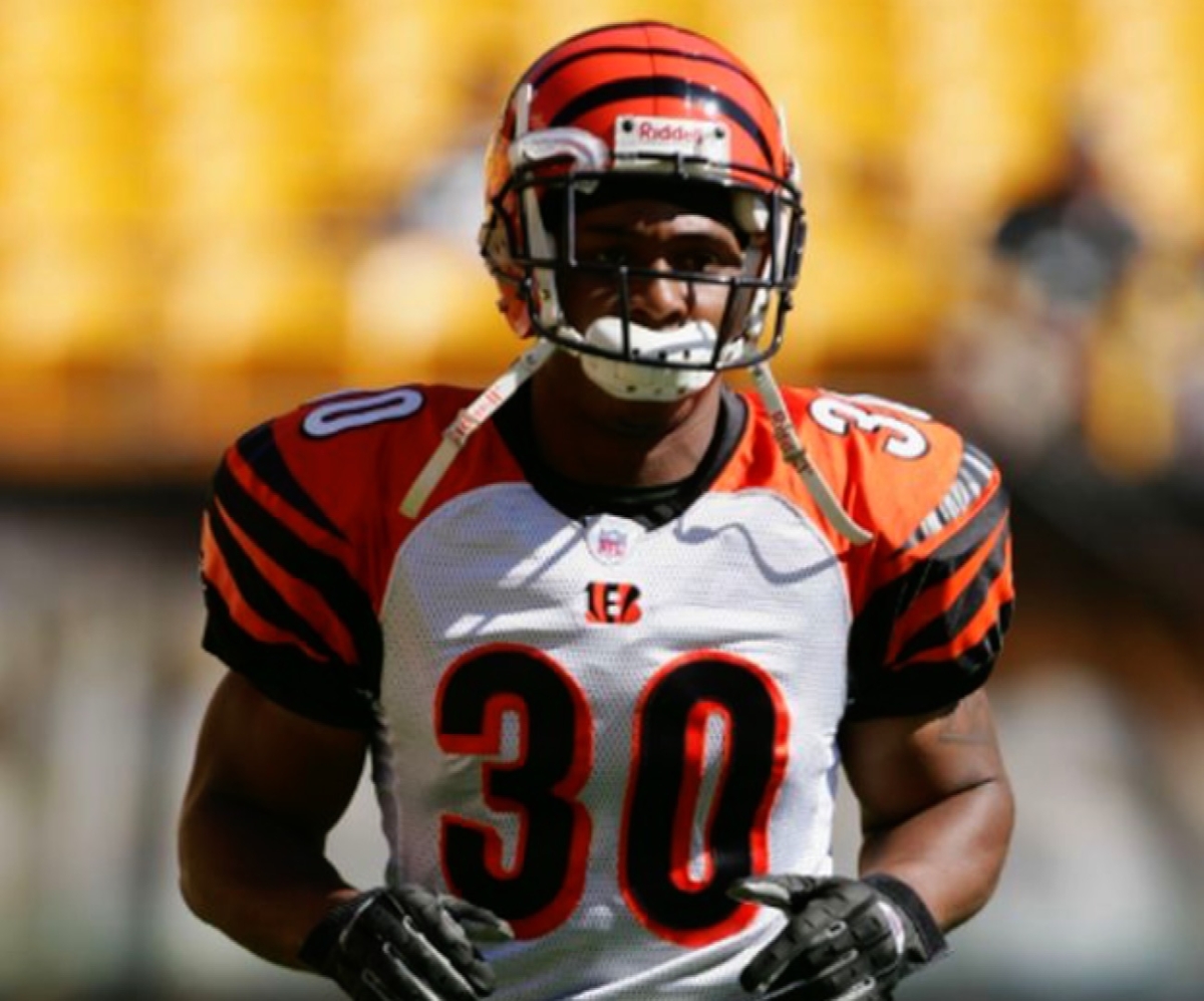 Cornerback Terrell Roberts #30 of the Cincinnati Bengals warms-up for the game against the Pittsburgh Steelers at Heinz Field in Pittsburgh, Pa., on Oct. 3, 2004. (Doug Pensinger/Getty Images)
