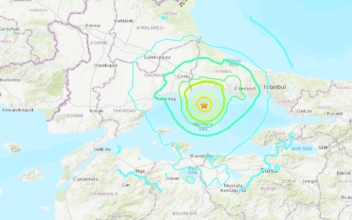 Moderate Quake Shakes Istanbul, Eight People Slightly Hurt