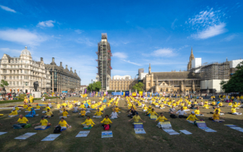 Over 1,000 March Through London to Stop Falun Gong Persecution
