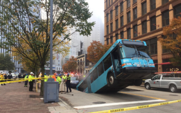 A Bus Falls Backward Into a Gaping Sinkhole in Pittsburgh