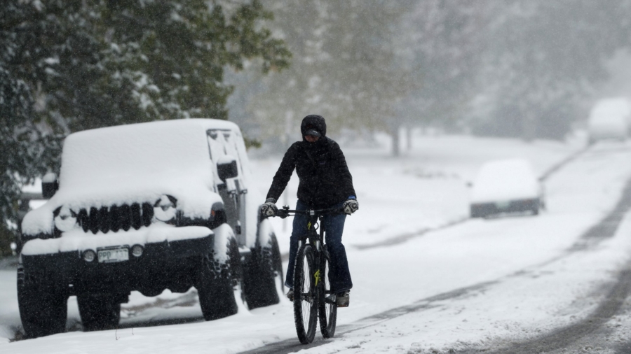 Temperatures Plunge as Fall Snowstorm Blankets Colorado
