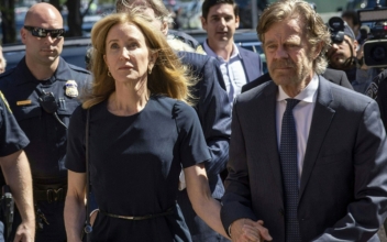 Felicity Huffman Reports to Prison to Start Two-Week Sentence for College Admissions Scam