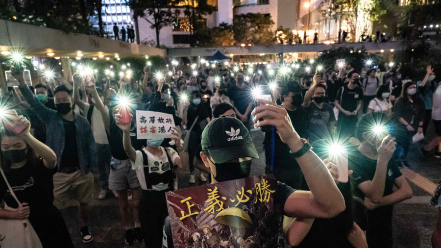 Hong Kong Medics Condemn Police Brutality in Peaceful Rally