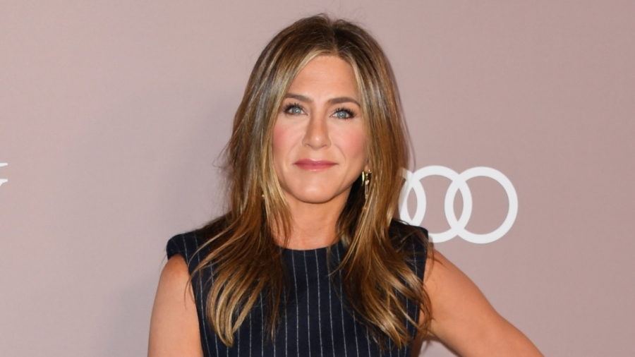 Jennifer Aniston Joins Instagram With Help From Some ‘Friends’