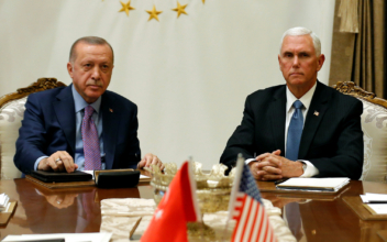 Pence Meets Erdogan to Urge Halt to Turkey’s Syria Offensive