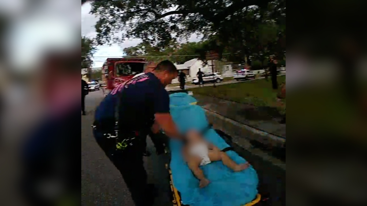 Body Cam Footage Shows Moment Police Officers Save Choking Baby | NTD