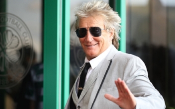 Rod Stewart and Son Charged With Simple Battery After New Year’s Event, Police Say