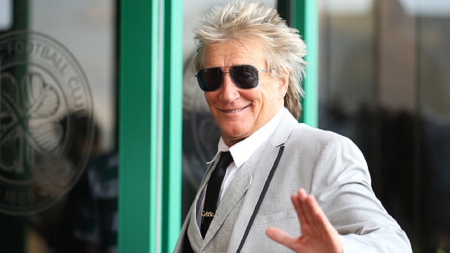 Rod Stewart Crashes Couple’s Las Vegas Wedding and Sings to Them