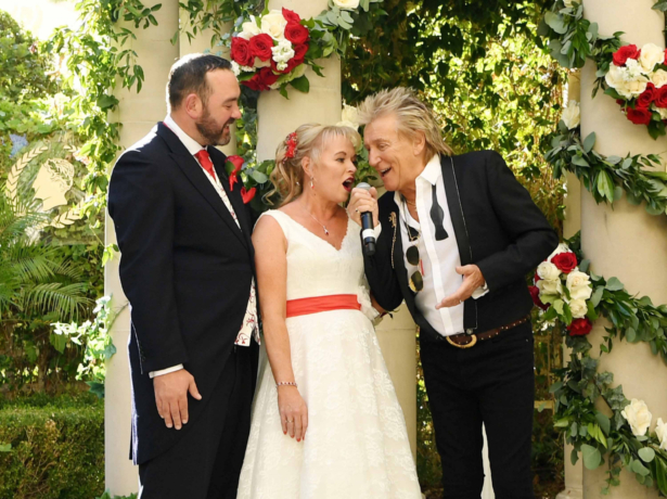 Sir Rod Stewart (R) sings during the wedding of Sharon Cook (C) and Andrew Aitchison (L) from Liverpool, England. (Denise Truscello/WireImage)