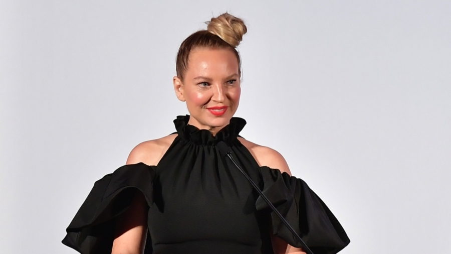Singer Sia Announces She Has a Neurological Disease