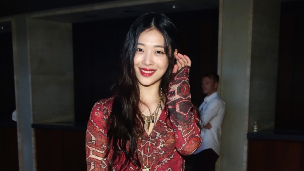 Singer Sulli attends Tory Burch Spring 2016 at Avery Fisher Hall at Lincoln Center for the Performing Arts in New York City on Sept. 15, 2015. (Cindy Ord/Getty Images for Tory Burch)