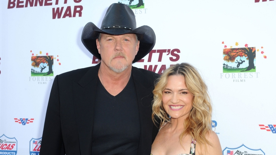 Trace Adkins Marries Actress Victoria Pratt With an Assist From Blake Shelton