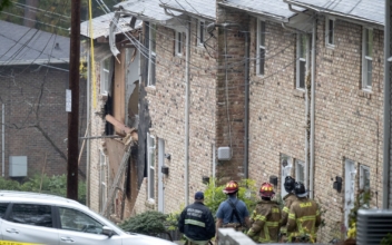 One Dead After Small Plane Crashes Into Apartment Complex in Atlanta Area