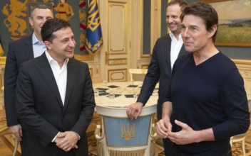 ‘You’re Good-Looking’: Ukraine’s Leader Woos Tom Cruise