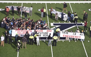 Harvard-Yale Game Delayed by Student Protest; 20-30 Arrested