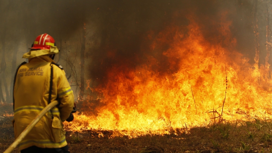 Bushfire Crews in Australia Backburn to Protect Homes
