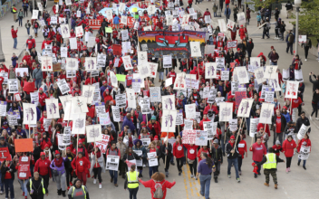 Chicago Teachers Strike Ends After Eleven Days, Bringing 300,000 Students Back to School