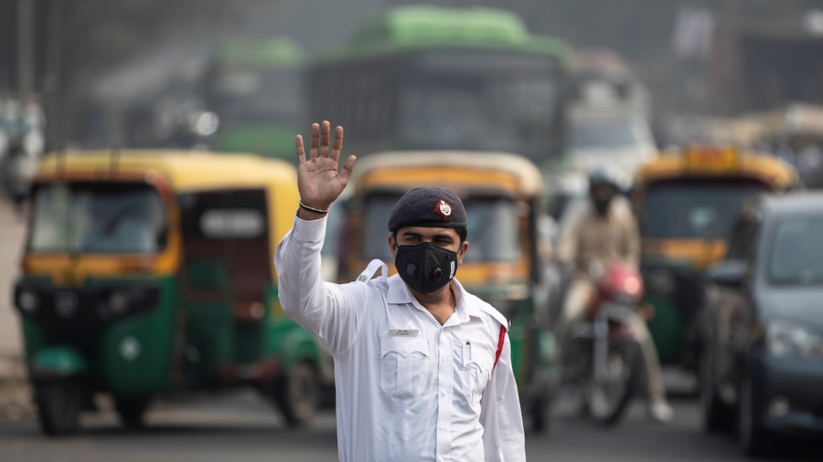 Indian Capital Banishes Some Cars in Bid to Curb Hazardous Air Pollution
