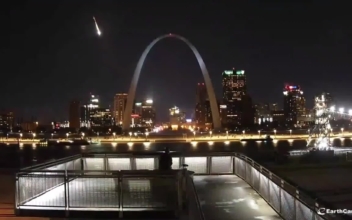 Apparent Meteor Flashes Across Night Sky in St. Louis Area