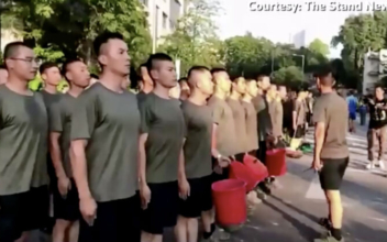 Chinese Soldiers Make First Appearance Amid Hong Kong Protests, Clear Debris From Street