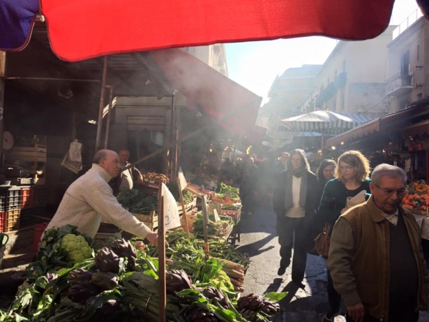 An open market in a small town in Silicy, Italy. (Melanie Chen/NTD)