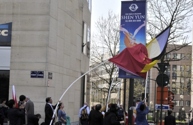 Shen Yun banner in Belgium