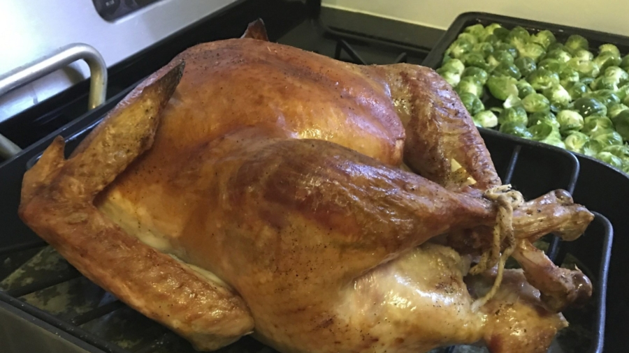Yes, You Can Bring Your Thanksgiving Turkey on an Airplane—Just Check the Gravy