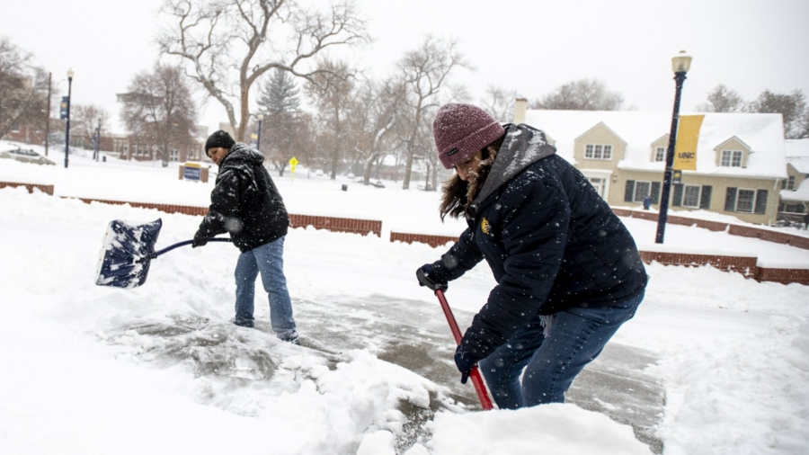 Snow Causes Travel Mayhem Across US Just Before Thanksgiving