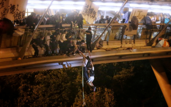 Protesters Risk Dramatic Escape at Embattled Hong Kong University
