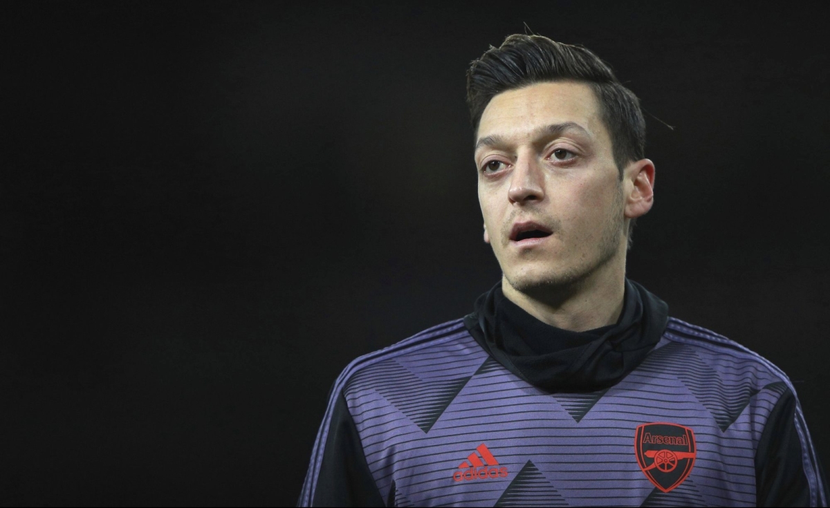 Arsenal's Mesut Ozil warms up prior the English Premier League soccer match between Arsenal and Manchester City, at the Emirates Stadium in London, on Dec. 15, 2019. (Ian Walton/AP Photo)