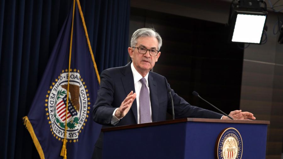 Fed Keeps Interest Rates on Hold Amid ‘Favorable’ Economic Outlook