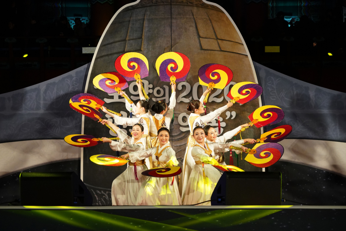 South Koreans perform on stage to celebrate New Years' at the Bosingak pavilion in Seoul, South Korea on Jan. 1, 2020. (Chung Sung-Jun/Getty Images)