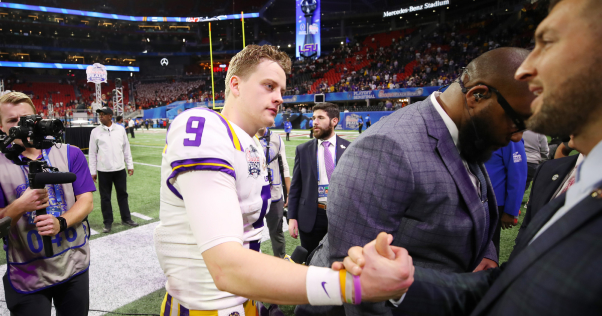 LSU Quarterback Finds out About Fatal Plane Crash After the Game NTD